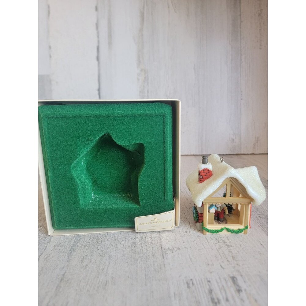 Hallmark Santa's Workshop ornament Xmas‎ glitter vintage